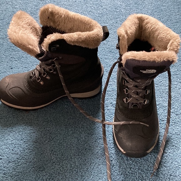 North Face Snow Boots- Like New - Picture 2 of 6